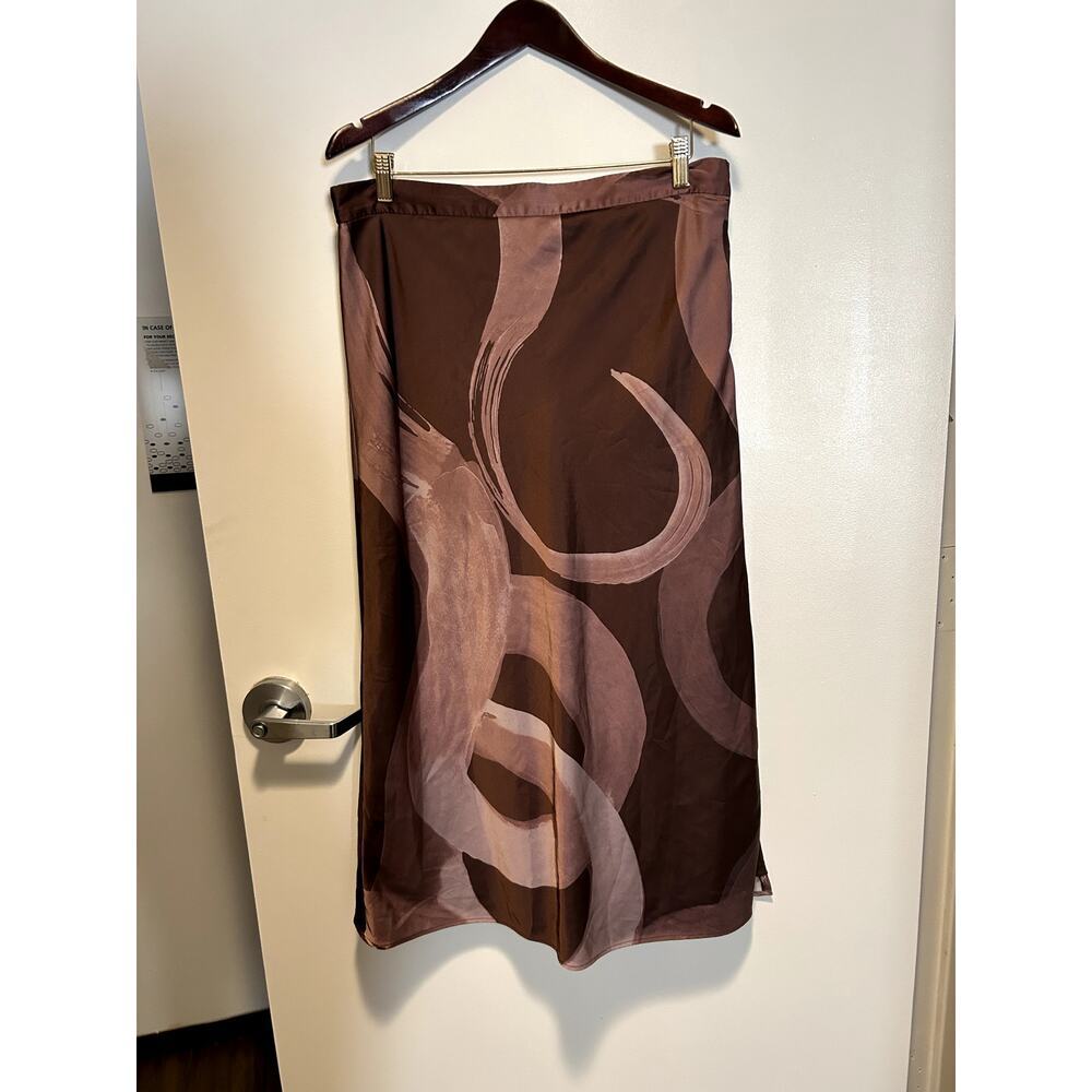 Slate & Willow Abstract Satin Slip Skirt- XL - Picture 4 of 8
